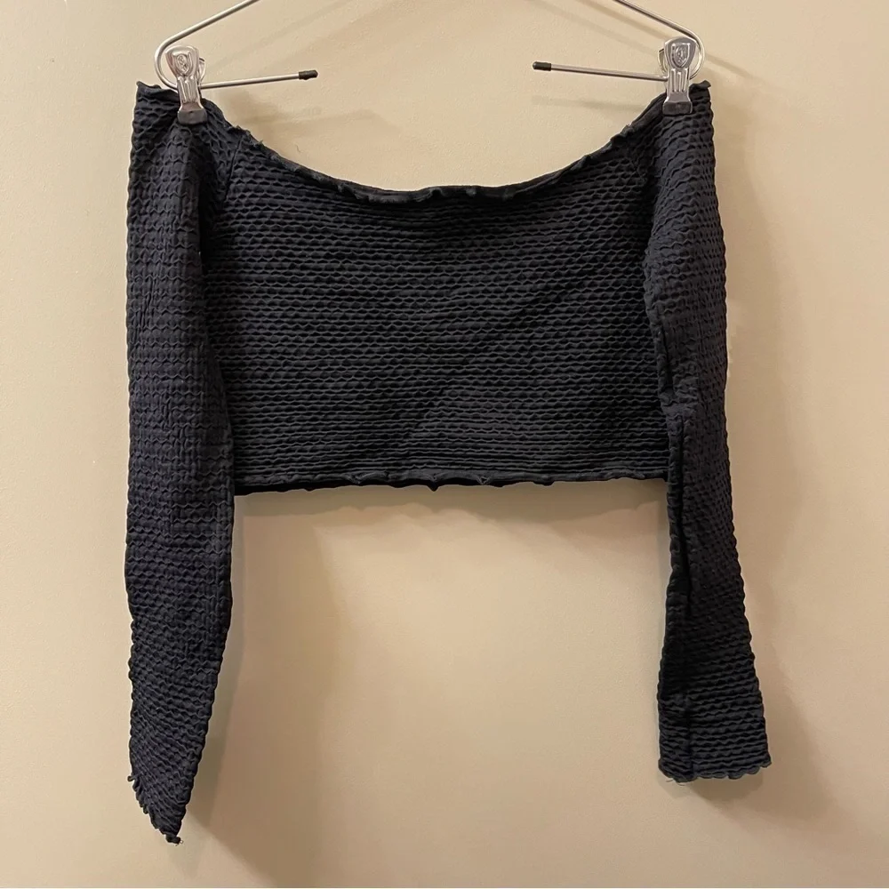Intimately Free People Textured Long Sleeve Crop top size medium large in black